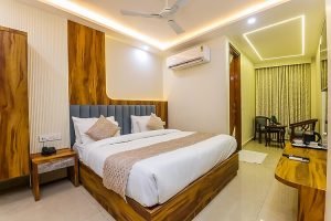 Superior King Bedroom with city view